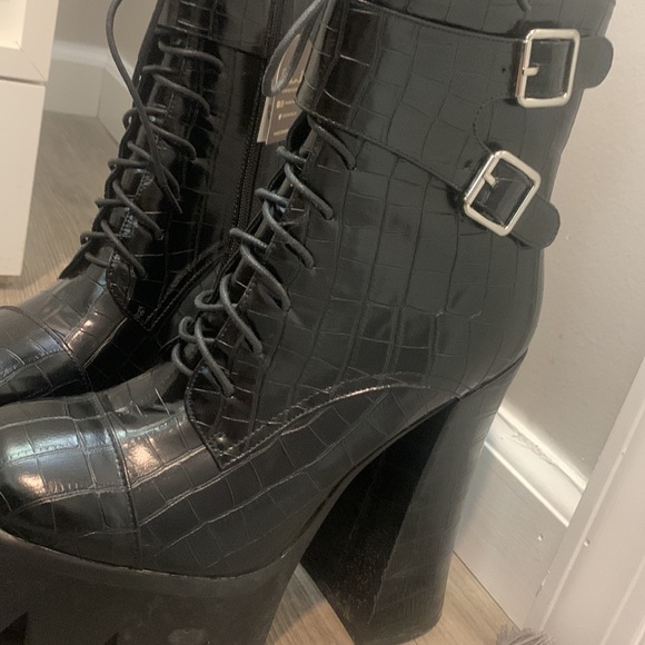 Stompers. - Picture 3 of 6